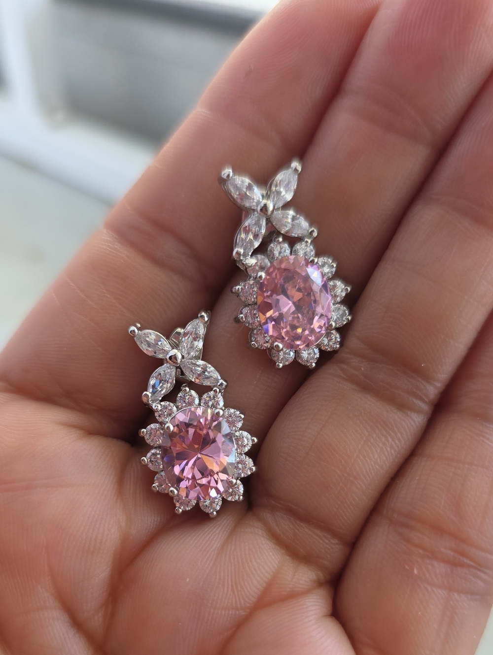 ladies earrings - Picture 1 of 8
